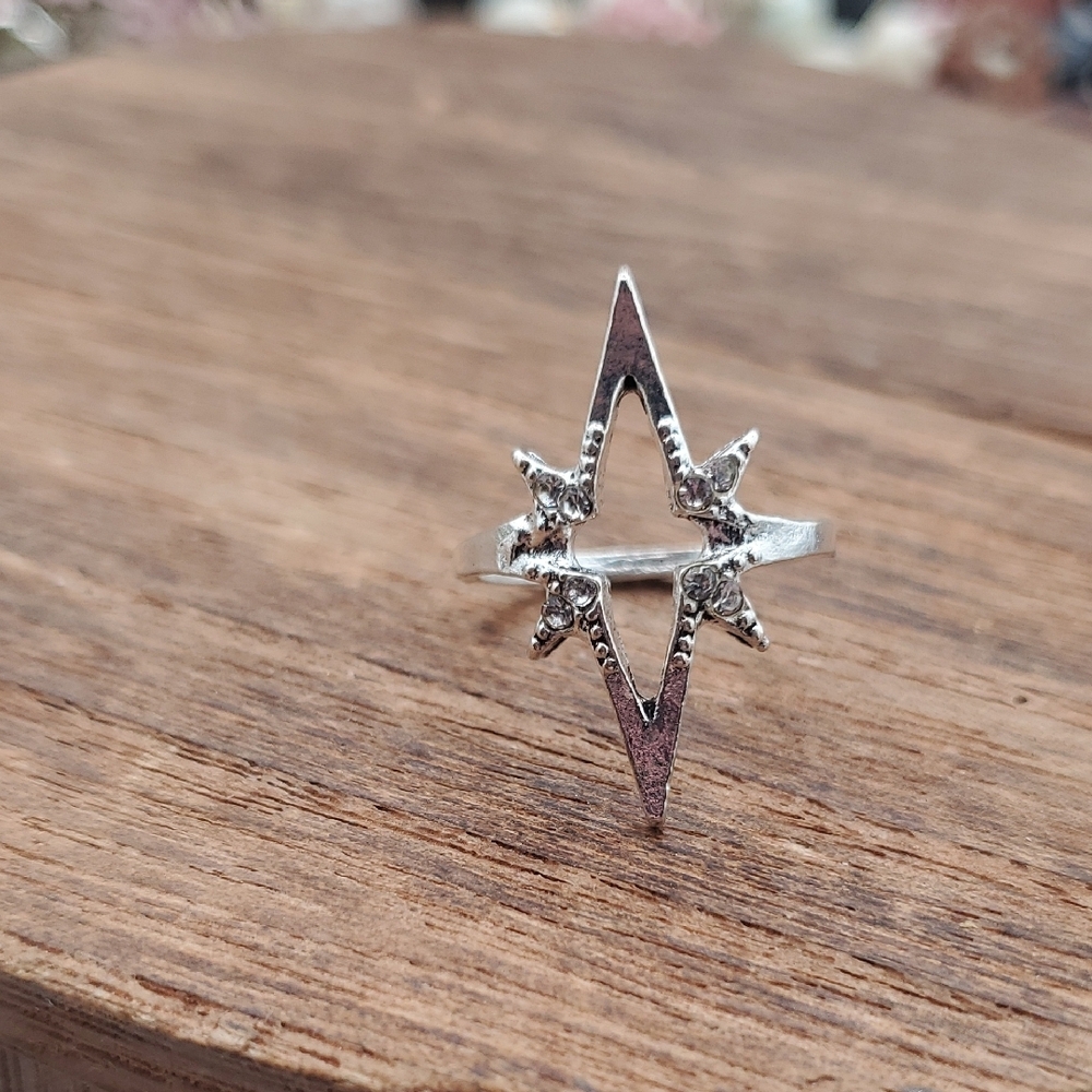 Silver Tone Starburst Cutout Ring - Celestial Fashion 5.5 R823